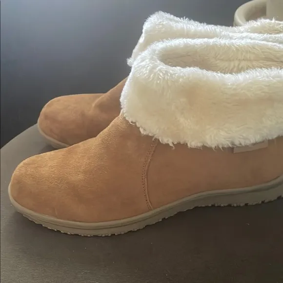 Minnetonka Women’s 9 Cozy Brown Winter Boots with Plush Lining