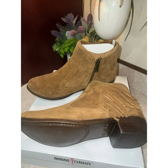 Minnetonka Women's Blake Fringe Suede Boots Size 6
