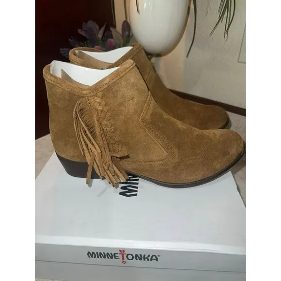 Minnetonka Women's Blake Fringe Suede Boots Size 6