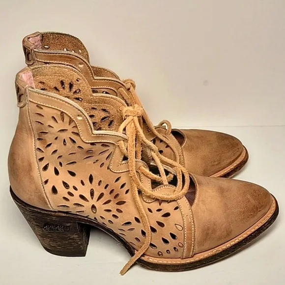 Miss Macie Waitin' On Friday Booties Ankle Boots Laser Cut Lace-up Leather 7.5