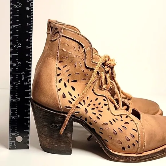 Miss Macie Waitin' On Friday Booties Ankle Boots Laser Cut Lace-up Leather 7.5
