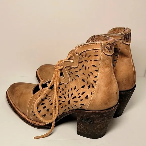 Miss Macie Waitin' On Friday Booties Ankle Boots Laser Cut Lace-up Leather 7.5