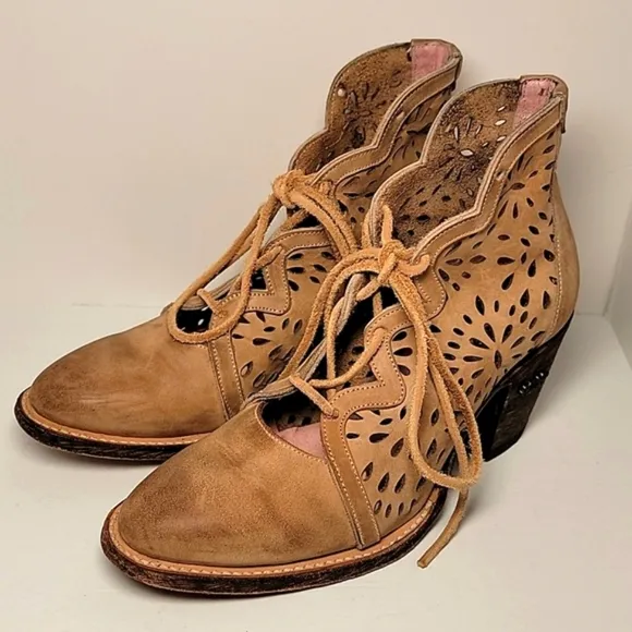 Miss Macie Waitin' On Friday Booties Ankle Boots Laser Cut Lace-up Leather 7.5