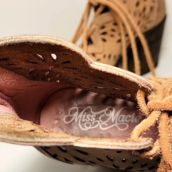 Miss Macie Waitin' On Friday Booties Ankle Boots Laser Cut Lace-up Leather 7.5