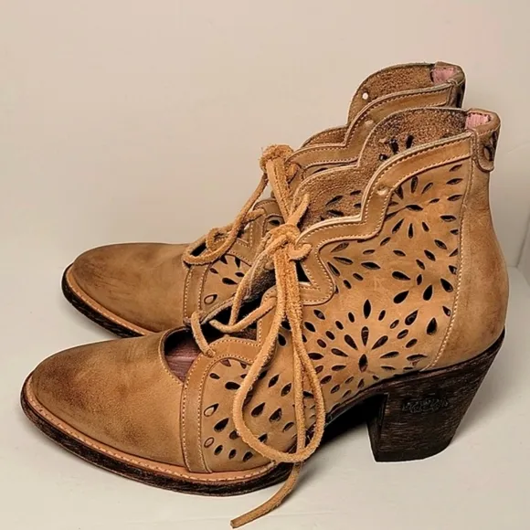 Miss Macie Waitin' On Friday Booties Ankle Boots Laser Cut Lace-up Leather 7.5