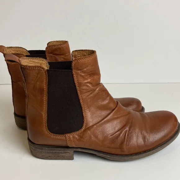 Miz Mooz Womens Lissie Cognac Genuine Leather Chelsea Boots Size 8 Slip-on