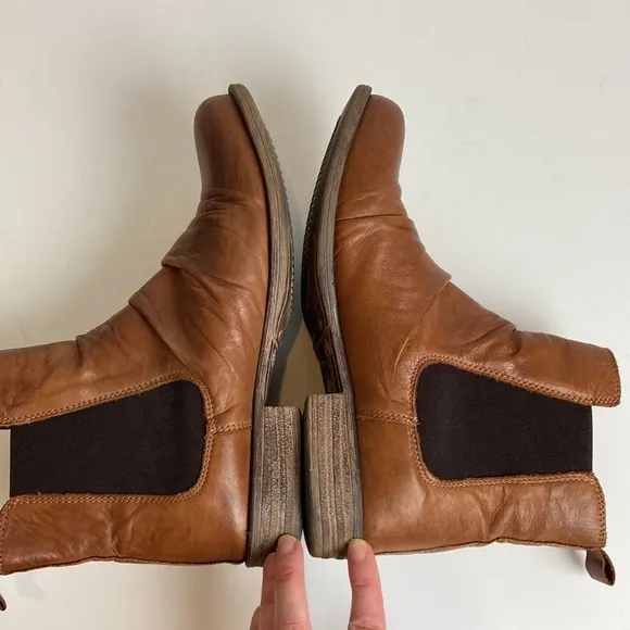 Miz Mooz Womens Lissie Cognac Genuine Leather Chelsea Boots Size 8 Slip-on