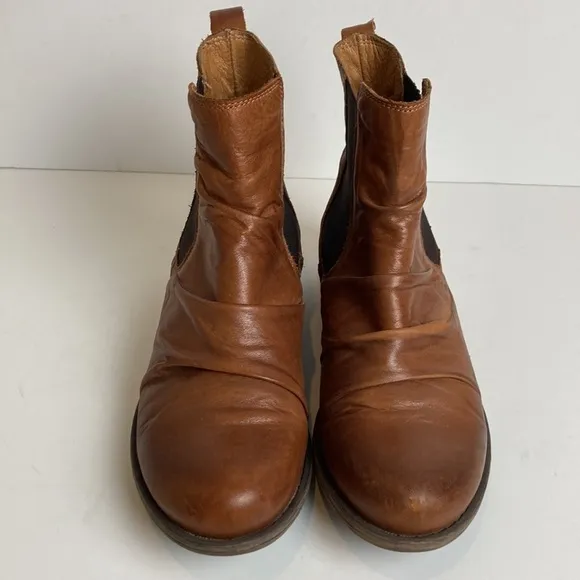 Miz Mooz Womens Lissie Cognac Genuine Leather Chelsea Boots Size 8 Slip-on