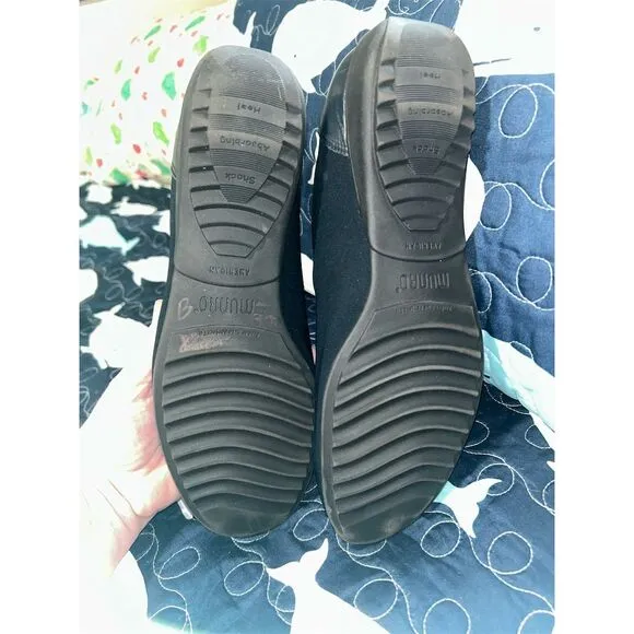 Munro Women's Black Suede Slip-On Loafers Size 11.5 Casual Flats