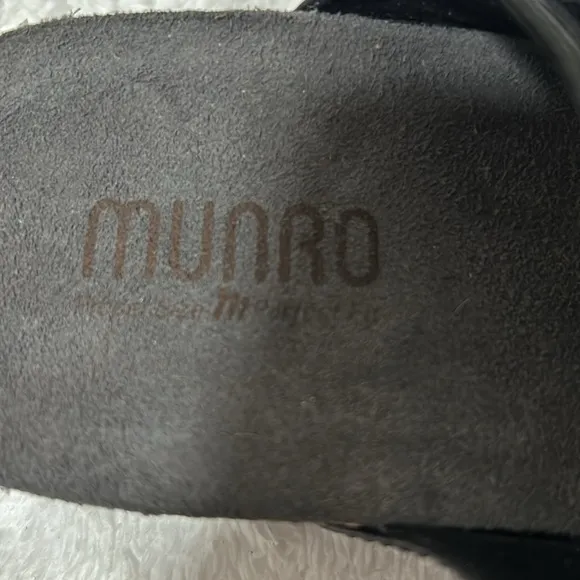 Munro Women’s Size 8W Marissa Large Buckle Flat Slide Sandal in Black Lamb