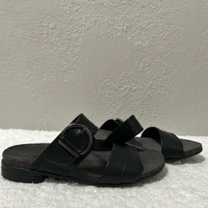 Munro Women’s Size 8W Marissa Large Buckle Flat Slide Sandal in Black Lamb