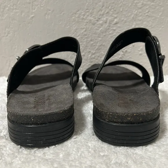 Munro Women’s Size 8W Marissa Large Buckle Flat Slide Sandal in Black Lamb