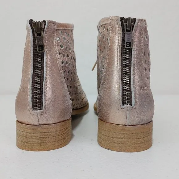 Musse &amp; Cloud Aiden Perforated Flat Sandal Metallic Rose Pink Color Size…