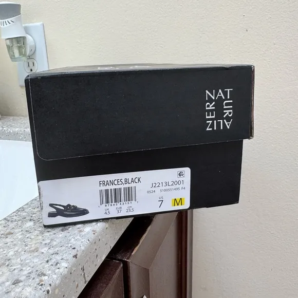 Naturalizer Black Leather Loafers with Gold Chain brand new