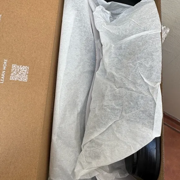 Naturalizer Black Leather Loafers with Gold Chain brand new