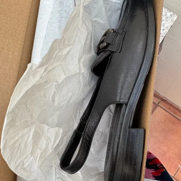 Naturalizer Black Leather Loafers with Gold Chain brand new