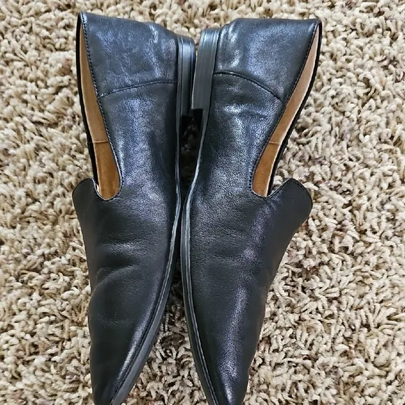 Naturalizer Lorna 7.5W Sleek Black Slip-On Leather Loafers