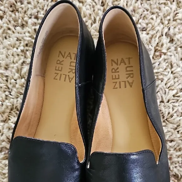Naturalizer Lorna 7.5W Sleek Black Slip-On Leather Loafers
