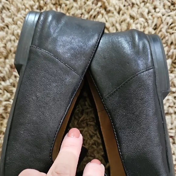 Naturalizer Lorna 7.5W Sleek Black Slip-On Leather Loafers