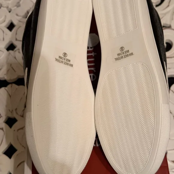 Nature Breeze Black and White Retro Star Sneakers size 9 NWB