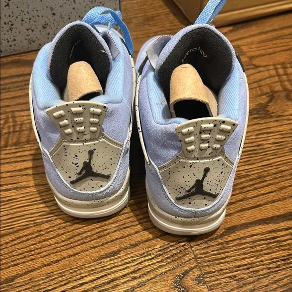 Never worn retro Air Jordan sneakers! Size 6.5.