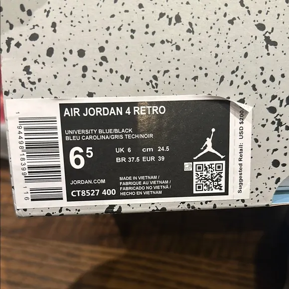 Never worn retro Air Jordan sneakers! Size 6.5.