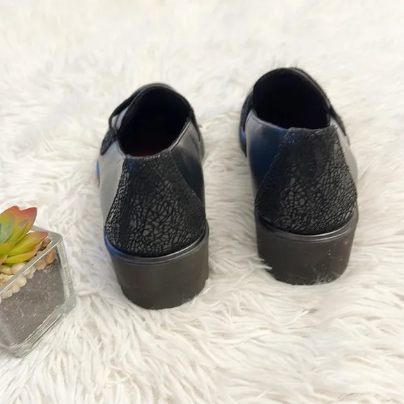 NEW $210 Munro Deena Black leather crackled loafers women size 5.5
