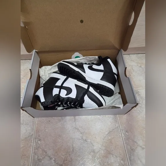NEW 5.5 Womens NIKE DUNK High Retro Sneakers