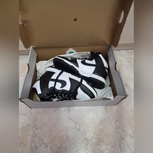 NEW 5.5 Womens NIKE DUNK High Retro Sneakers
