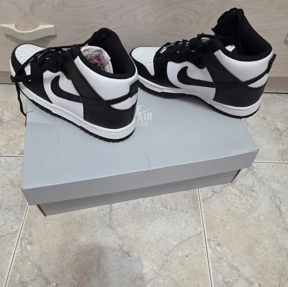 NEW 5.5 Womens NIKE DUNK High Retro Sneakers