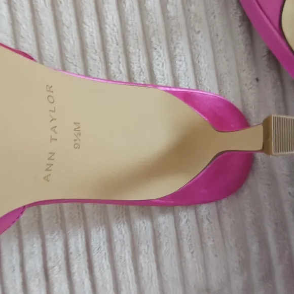 NEW ANN TAYLOR Studio Collection Pink Satin High Heel Mule Sandals SIZE 9.5