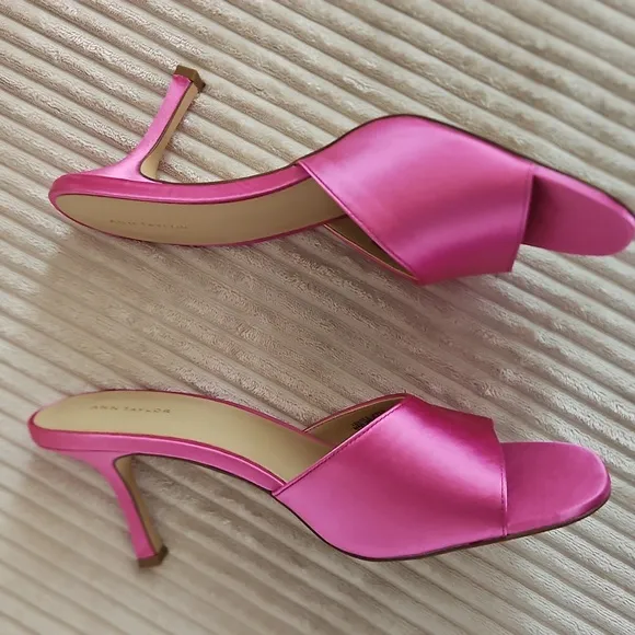 NEW ANN TAYLOR Studio Collection Pink Satin High Heel Mule Sandals SIZE 9.5