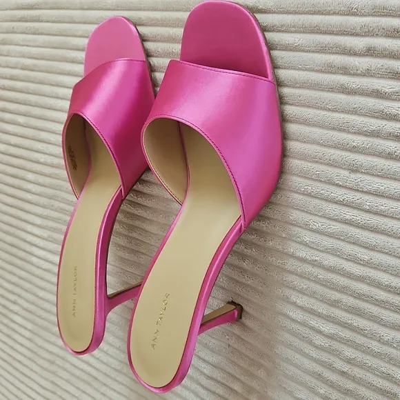 NEW ANN TAYLOR Studio Collection Pink Satin High Heel Mule Sandals SIZE 9.5