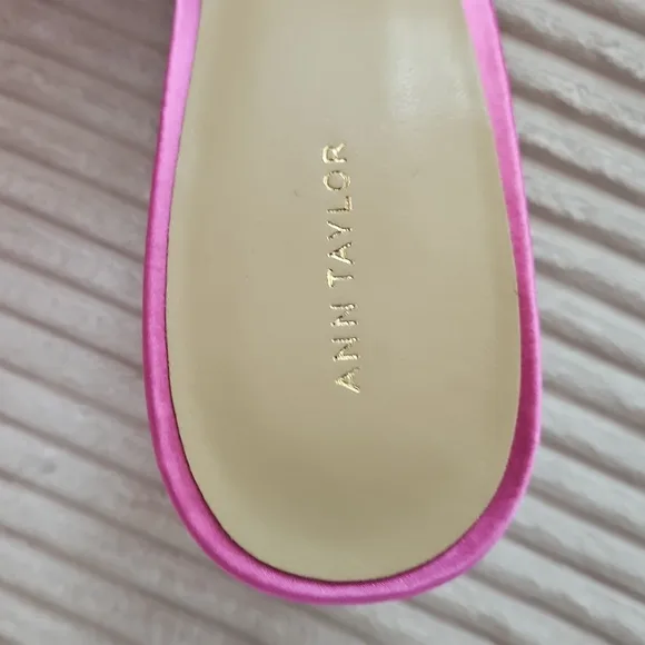 NEW ANN TAYLOR Studio Collection Pink Satin High Heel Mule Sandals SIZE 9.5