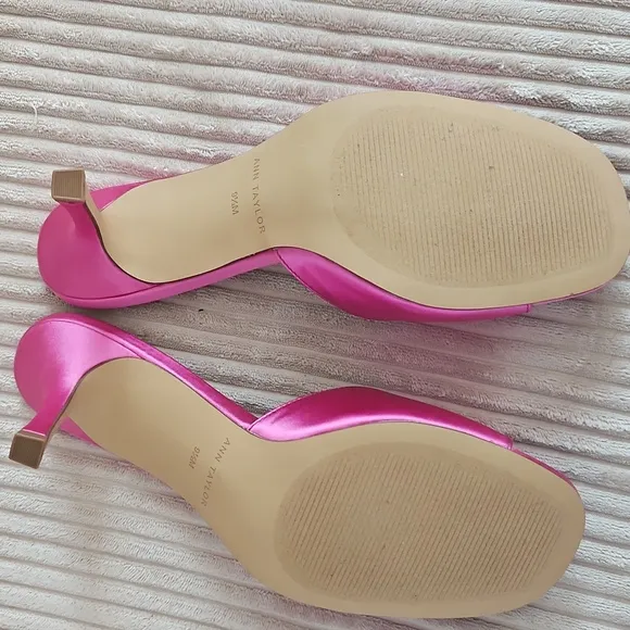 NEW ANN TAYLOR Studio Collection Pink Satin High Heel Mule Sandals SIZE 9.5
