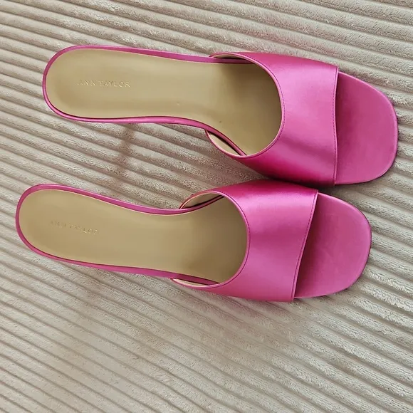 NEW ANN TAYLOR Studio Collection Pink Satin High Heel Mule Sandals SIZE 9.5