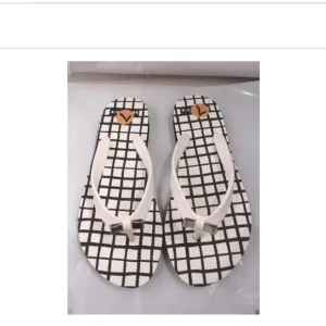 NEW AUTHENTIC COACH FLAT SLIDES THONG SANDALS SIZE 7