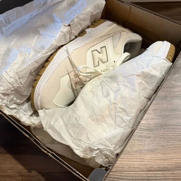 New Balance 550 Sneakers in Sea Salt Linen