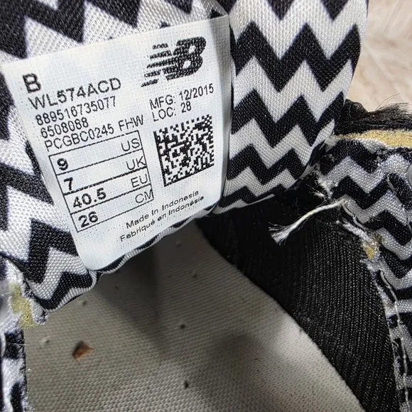 New Balance 574 Sneakers Casual Walking Shoes Black White Size 9