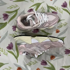 New Balance Retro Sneakers In Pink