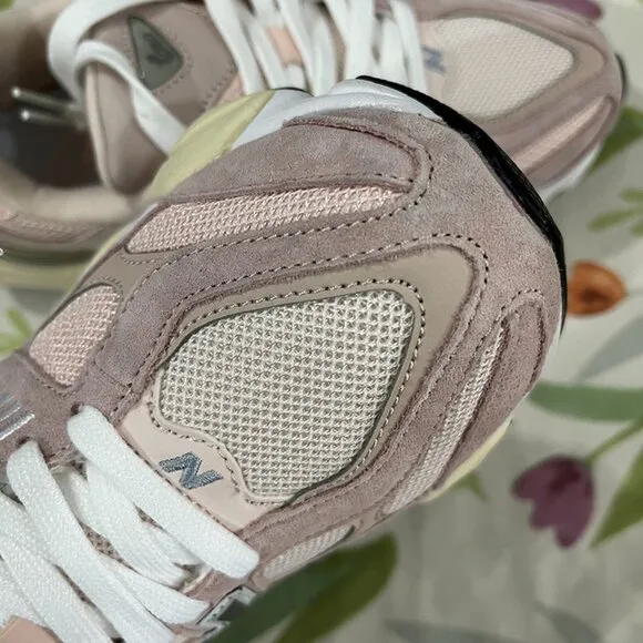 New Balance Retro Sneakers In Pink