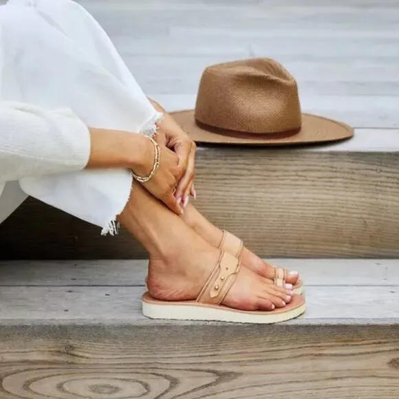 NEW  BEEK Leather Whistler Toe Ring Sandals honey for women 863mn
