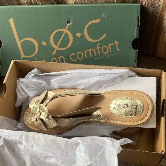 NEW BOC Alaria Comfort Sandals With Floral Applique Gold Metallic 267mn