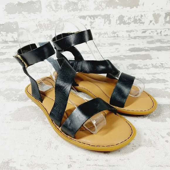 New Born Leah Black Leather Buckle Up Flat Sandals V175
