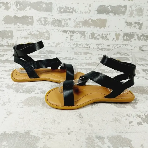 New Born Leah Black Leather Buckle Up Flat Sandals V175