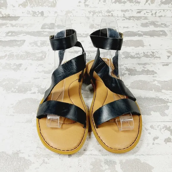 New Born Leah Black Leather Buckle Up Flat Sandals V175