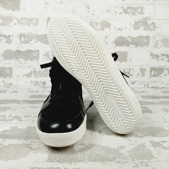 NEW Cynthia Rowley x Italeau Black Suede Lace Up High Top Sneakers V497
