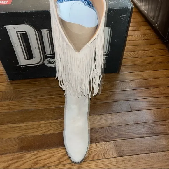 NEW Dingo Hassie Suede Fringe Western Boots Sand (Cream) Women’s Size 9