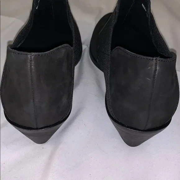 New Eileen Fisher leather shoes ankle boots size-6