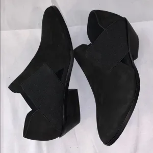 New Eileen Fisher leather shoes ankle boots size-6